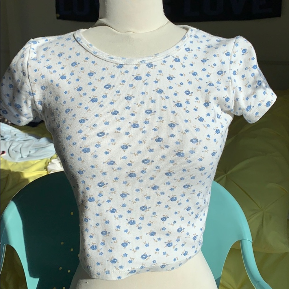 ☔️A blue floral t shirt from brandy ☔️